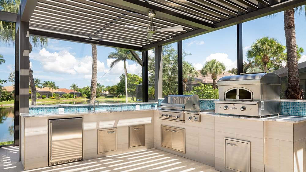 Cantilevered louvered pergola with unobstructed outdoor views